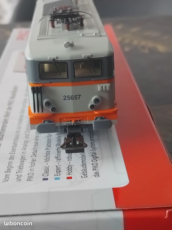 Locomotive PIKO BB25500 SNCF Ep IV HO - Neuve - Courant Continu