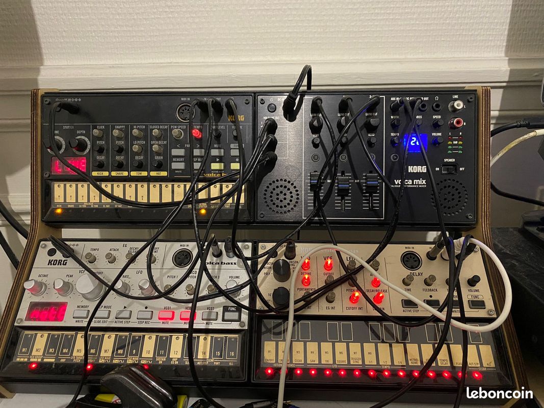 Lot Korg Volca + Rack dédié – Idéal réparation / DIY / collection (image 1)