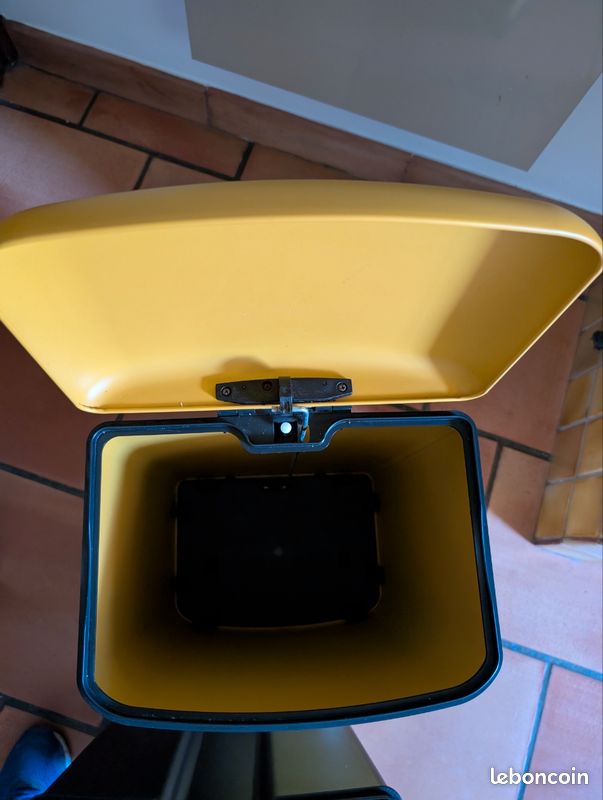 Poubelle cuisine jaune 50 l (image 4)