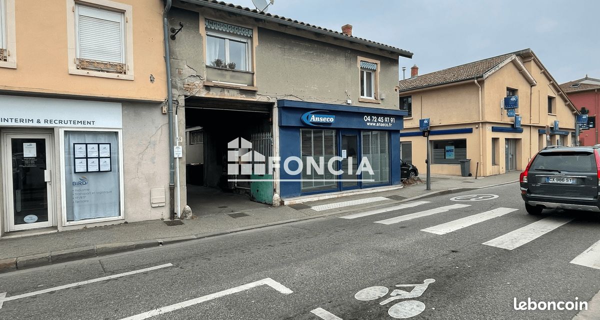 Parking 172 m² · à Meyzieu · 172 m² · 80 €/mois