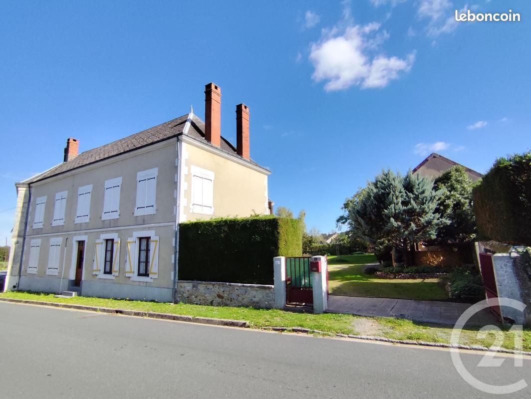 Maison 10 pièces 253 m² · à La Berthenoux · 253 m² · 244 300 €