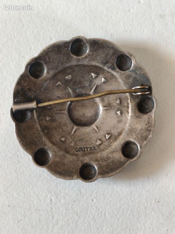 Superbe Broche Ancienne Aux Armoiries Du Pays Basque – Argenté Vintage