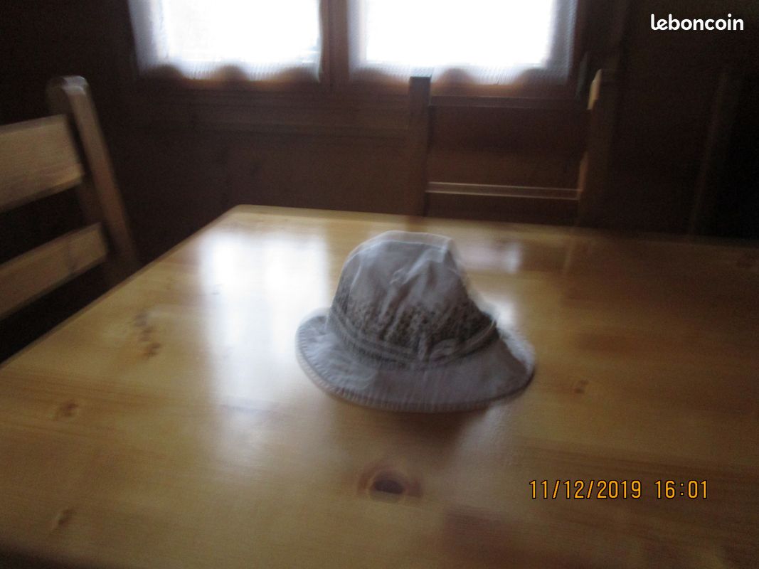 Chapeau blanc (image 1)