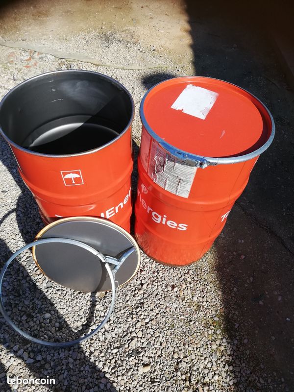 Fût avec couvercle et cerclage pour grain (image 1)