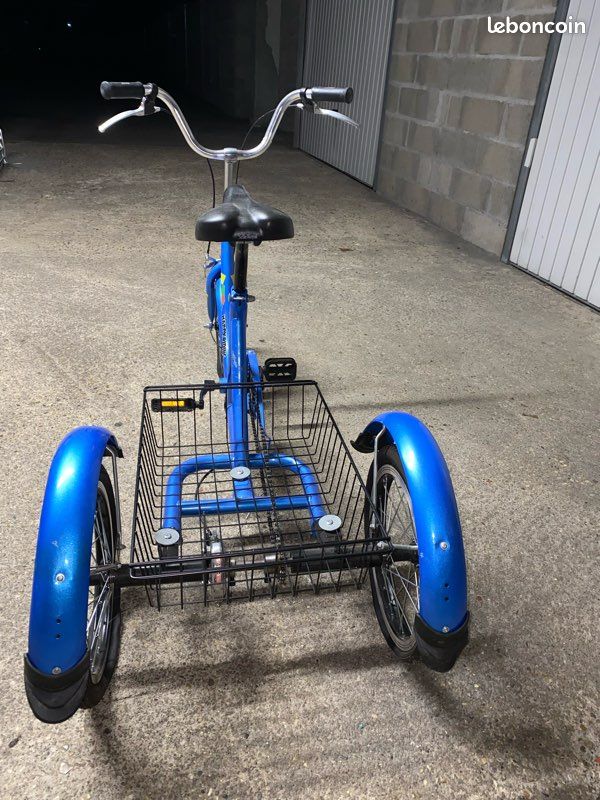 Vélo roues avec panier Vélos