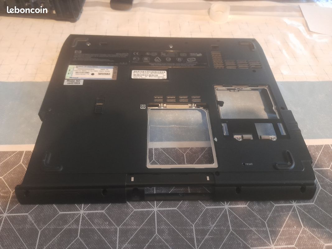 PC Portable Windows XP - HP Pavillon ZE2242ea - 14 - AMD Turion 1,59GHz 1Go DDR 80Go - licence XP + sacoche - Bon état - Ordinateurs