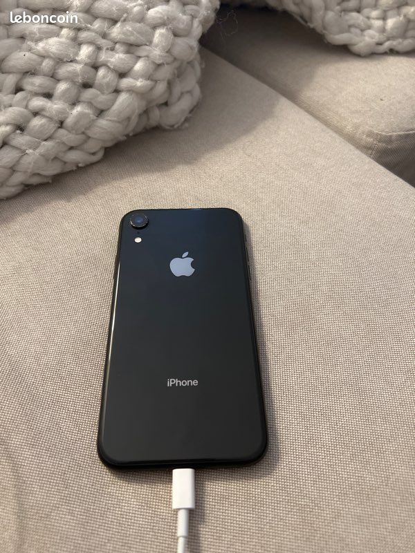 IPhone XR noir 128go (image 1)