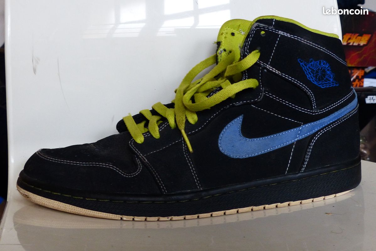 Jordan 1 retro black cyber blue saphire t46 (image 2)