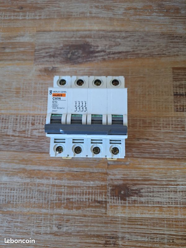 Multi 9 C60N - disjoncteur modulaire - 4P - 10A - courbe C · 24227 (image 2)
