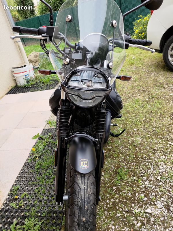 Moto Guzzi V7 Stone (1ère Main) - Motos