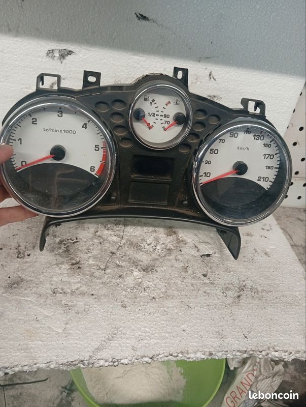 Compteur Peugeot 207 (image 1)
