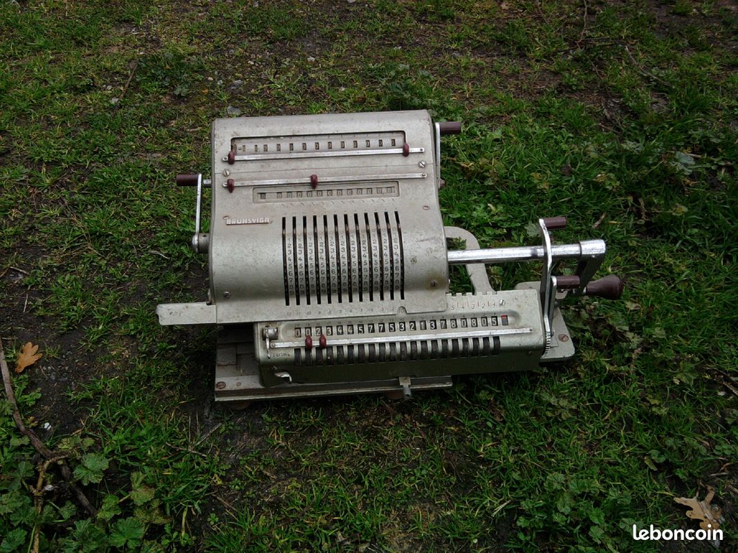 Ancienne Machine à calculer (image 1)