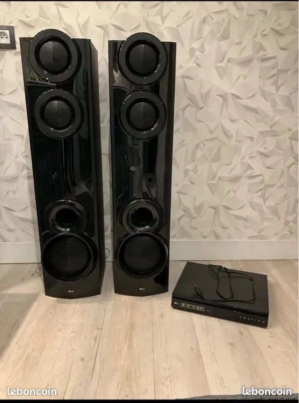 LG Home Cinema barre de son enceintes 4.2CH 1000W | lecteur Blu-Ray 3D | LG Smart TV | DLNA | Bluetooth | Multiroom Tx (image 2)