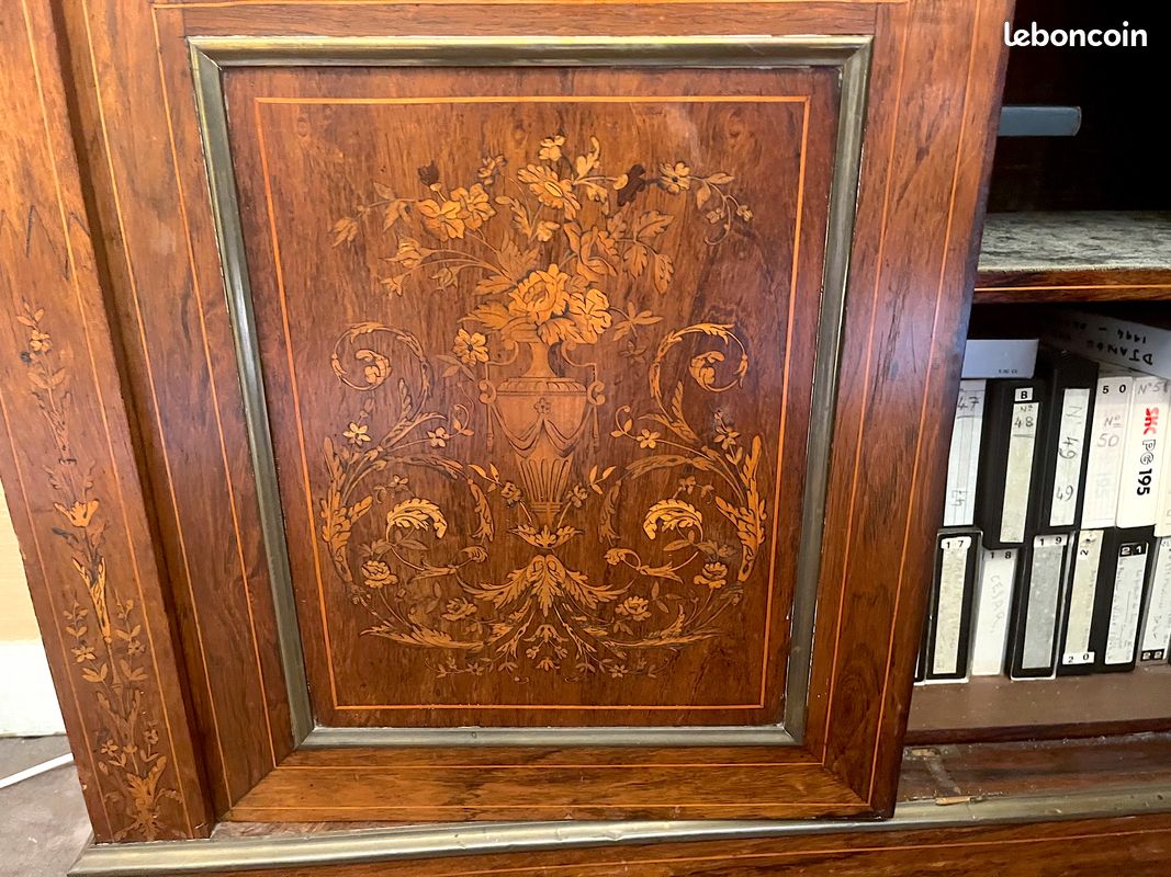 Bibliothèque Vitrine Napoléon III en palissandre et marqueterie de bois clair (image 4)