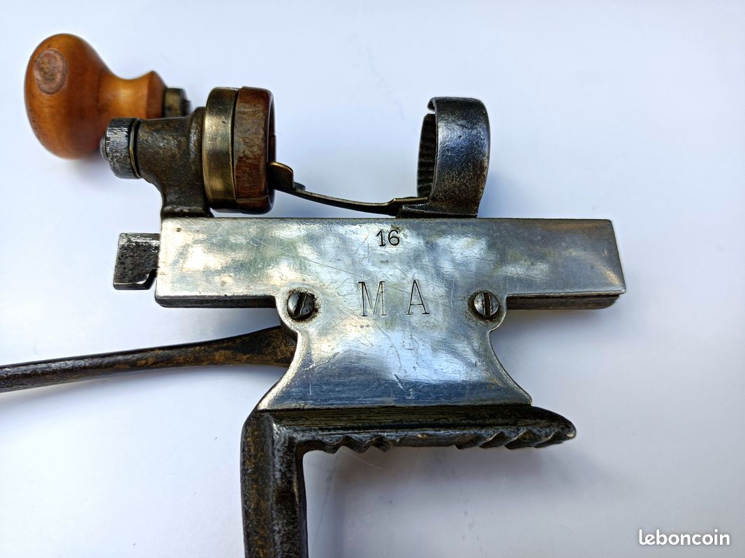 Ancien Sertisseur De Cartouches Calibre 16 Pour Fusil De Chasse - Métal