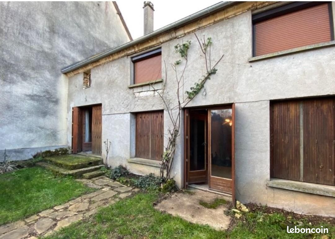 Maison 5 pièces 115 m² · à Saints-en-Puisaye · 115 m² · 33 600 €