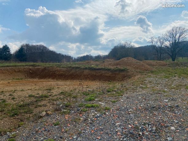 Terrain constructible 1241m² viabilisé – vue dégagée – Ferrières-sur-Sichon (03)