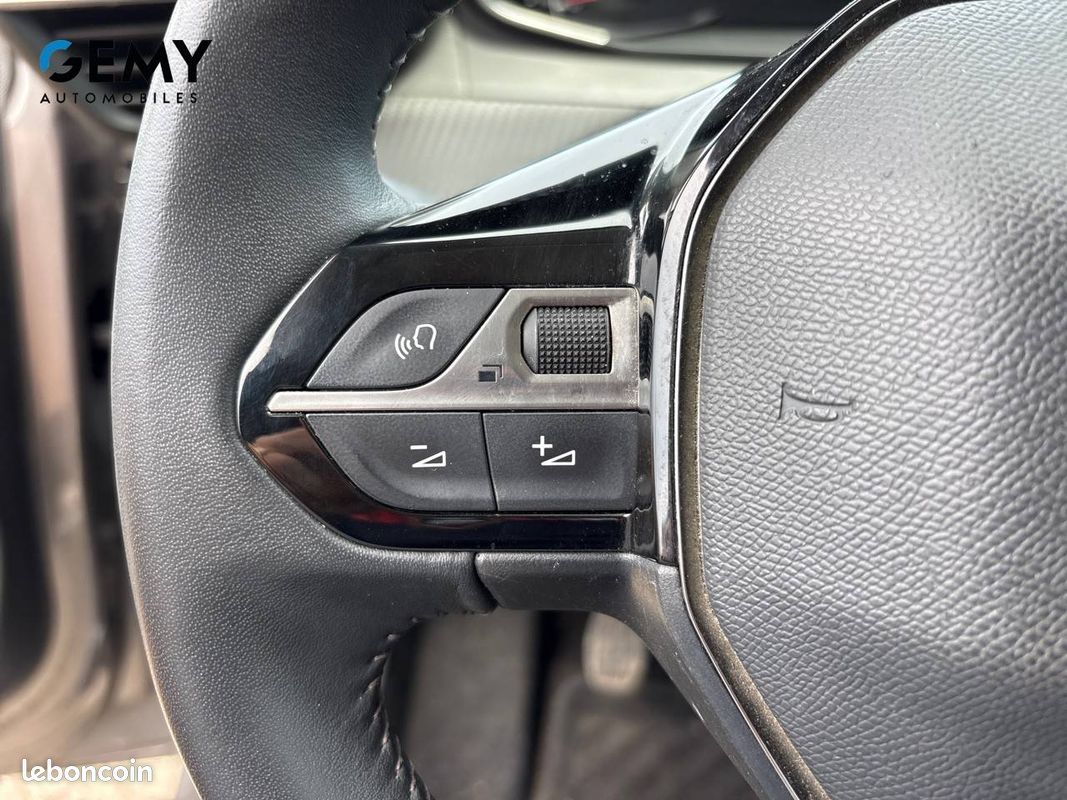 PEUGEOT 208 PureTech 75 S&S BVM5 Style (image 13)