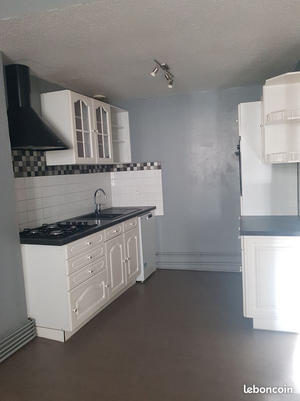 Appartement 3 pièces 106 m² · à Riom · 106 m² · 800 €/mois