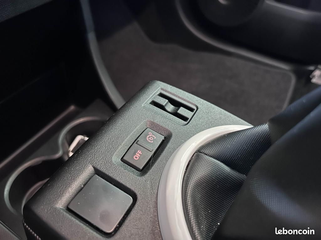 RENAULT TWINGO III 1.0 Sce 65ch LIFE phase 2 (Bluetooth + support tel) (image 15)
