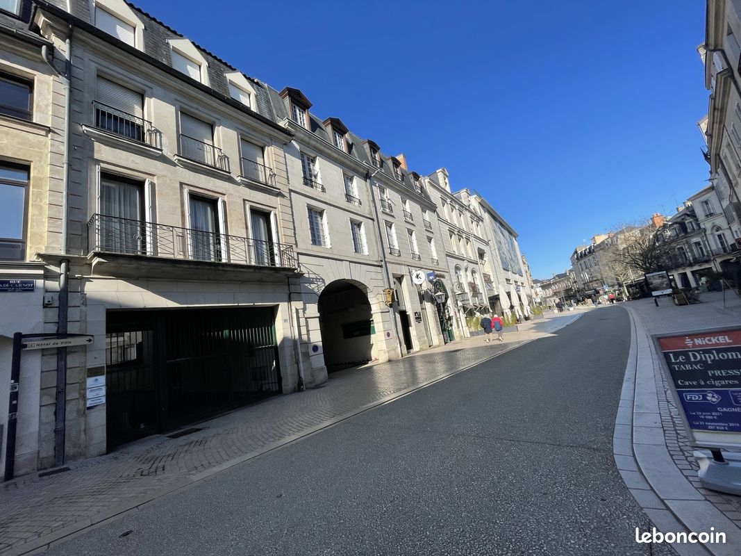 Parking/box Poitiers · 116 €