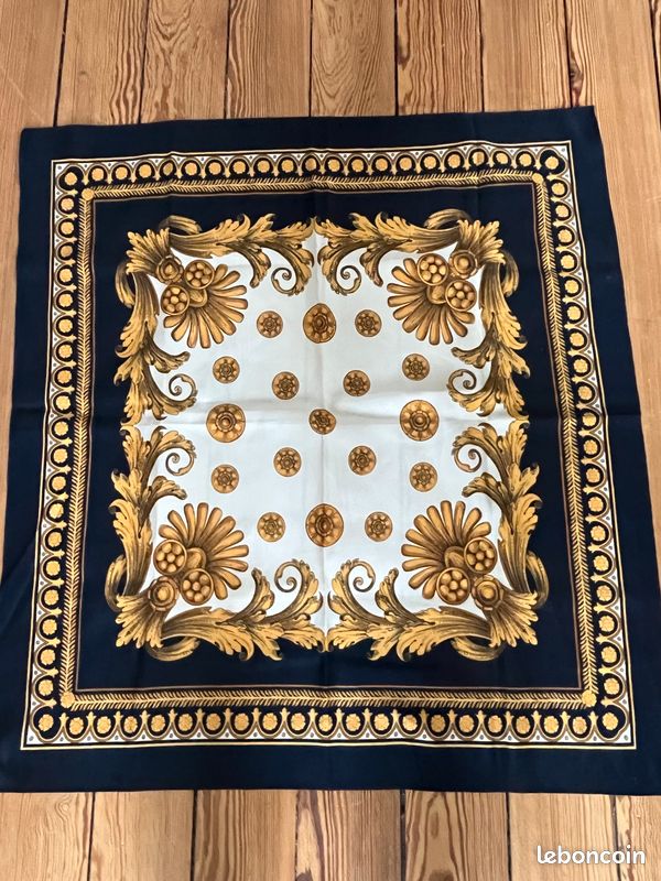 Foulard en soie vintage (image 1)