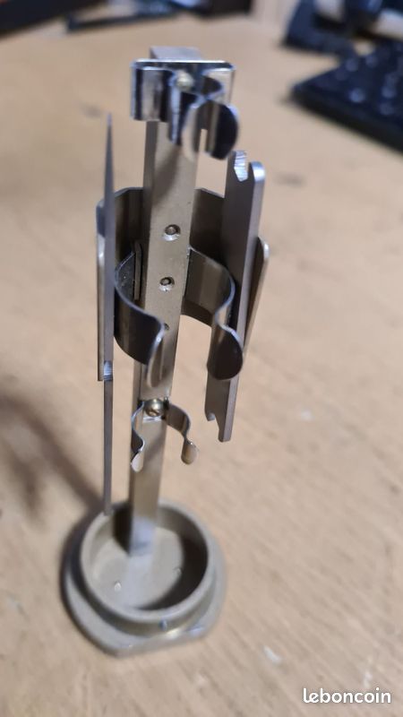 Objket scientifique non identifie (image 2)