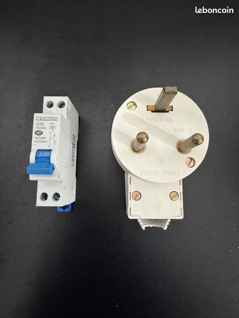 Disjoncteur phase sans neutre - 32A avec prise (image 1)