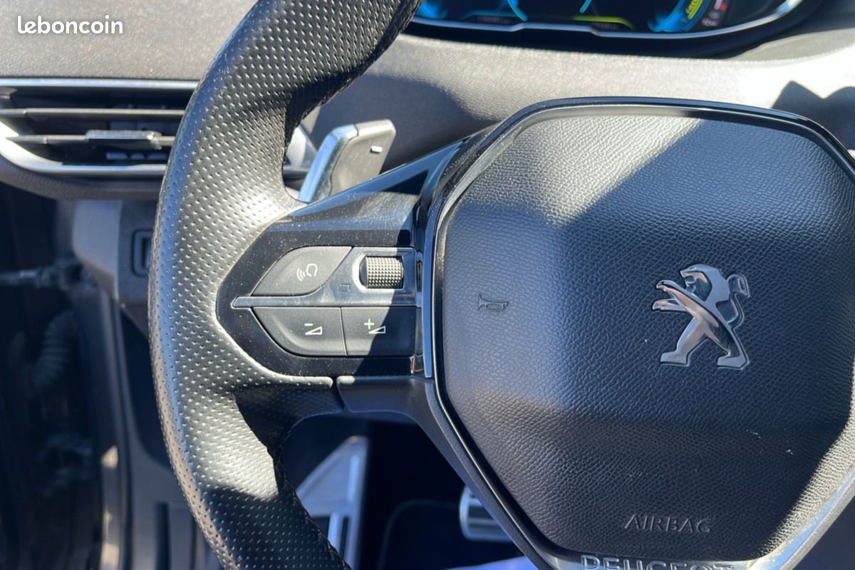 Peugeot 3008 HYBRID4 300 GT (image 8)