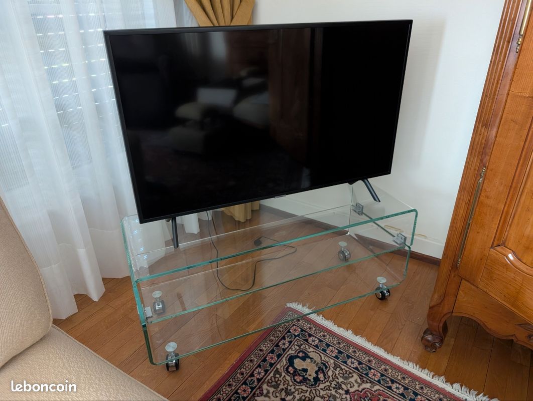 Meuble TV en verre trempé – design courbé (image 2)