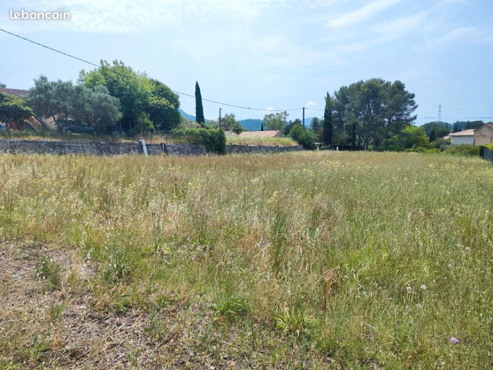 Terrain 1200 m² · à La Crau · 329 000 €