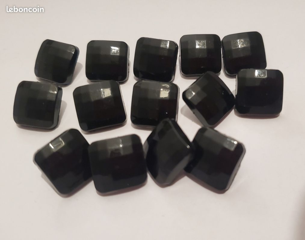 14 boutons facettés carrés (image 2)