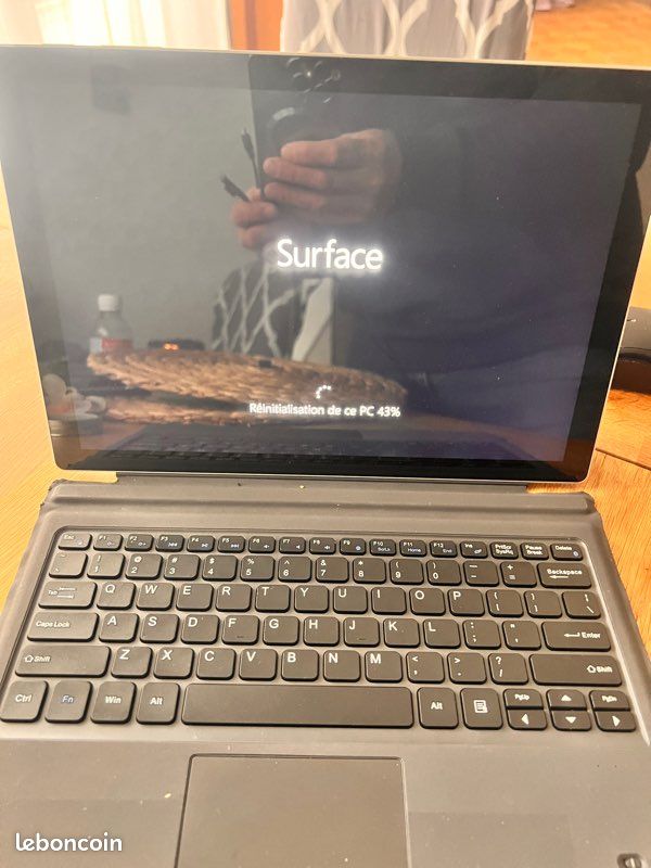 Petit prix: tablette PC Microsoft Surface (image 1)