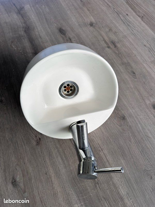 Lave mains avec robinetterie (image 2)