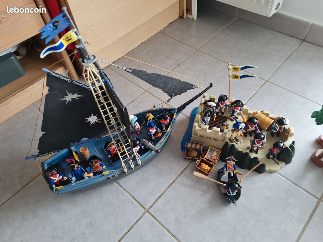 Playmobil 4 bateaux un fort un bastion 36 personnages playmobil français anglais espagnol des canons fusils épées 2 chaloupes coffres trésor beaucoup d accessoires (image 5)