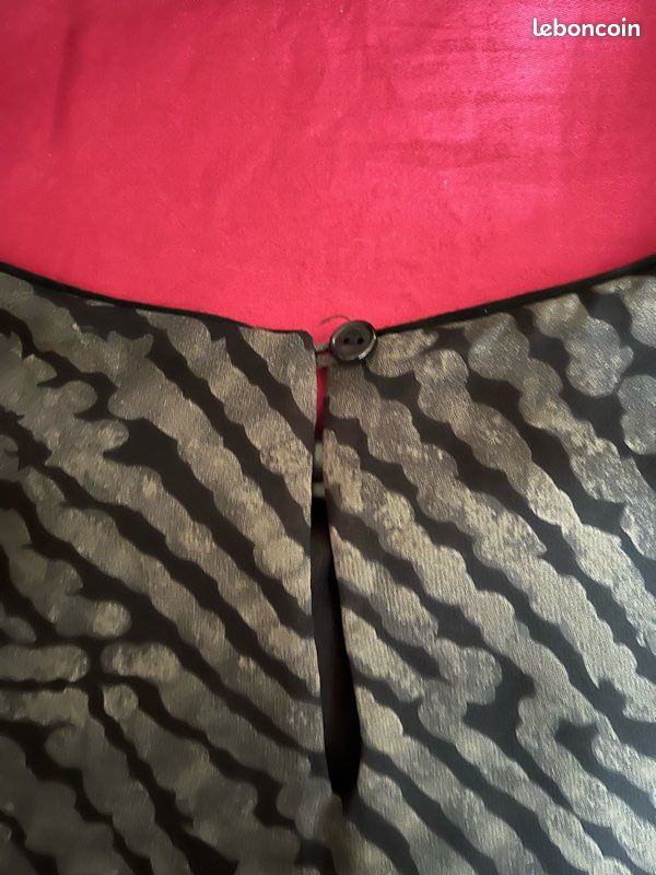 Vends haut noir femme (image 1)