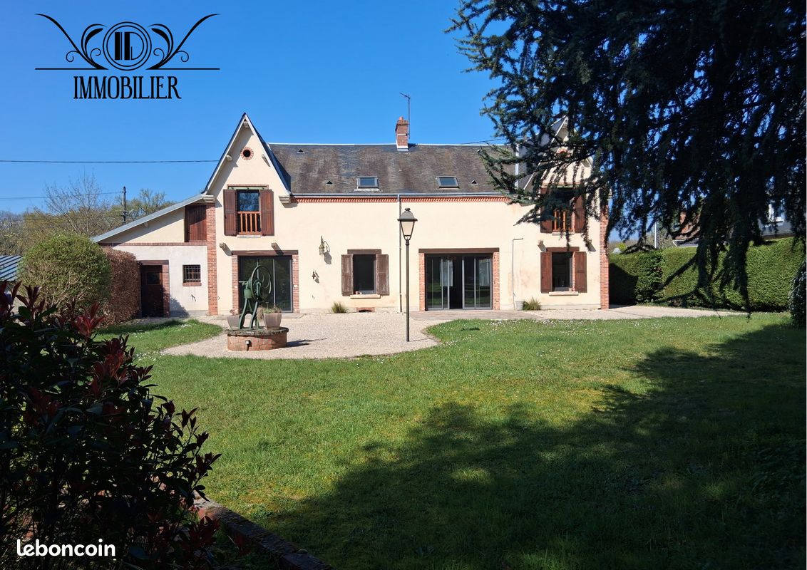 Maison 6 pièces 213 m² · à Les Choux · 213 m² · 1 100 €