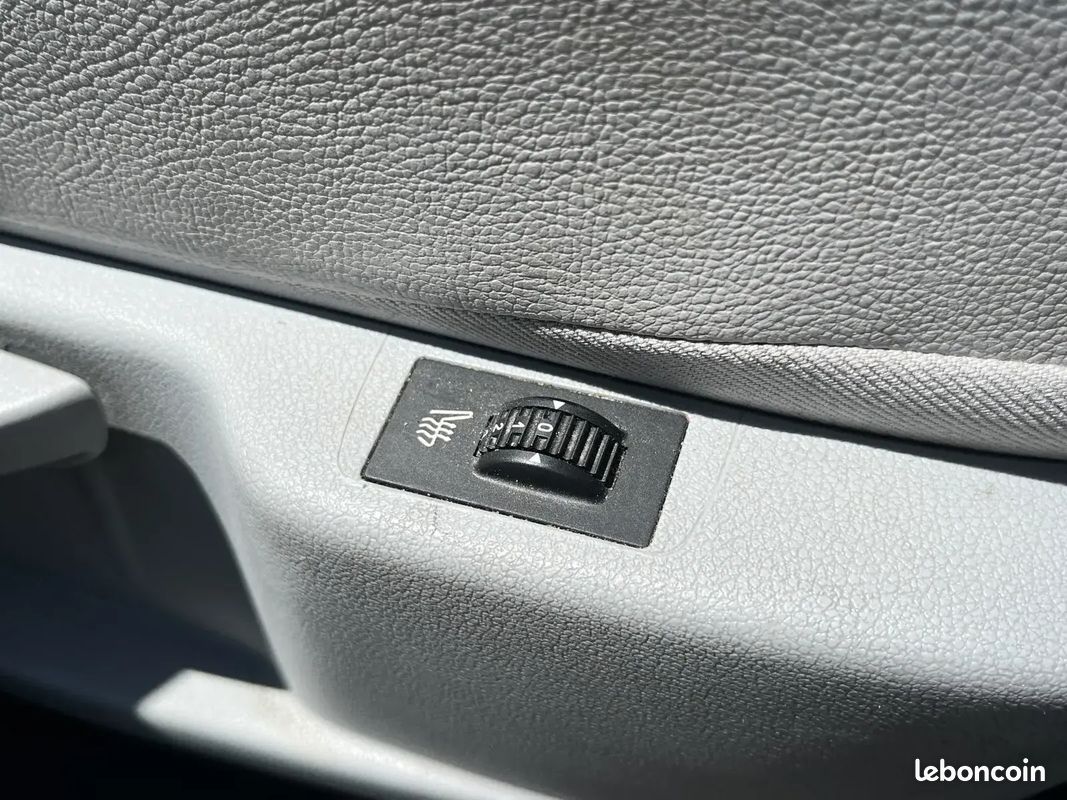 Peugeot 3008 2.0 HDI 150CH Féline / 1ERE MAIN / ENTRETIEN COMPLET / FULL OPTIONS / TOIT PANORAMIQUE (image 36)