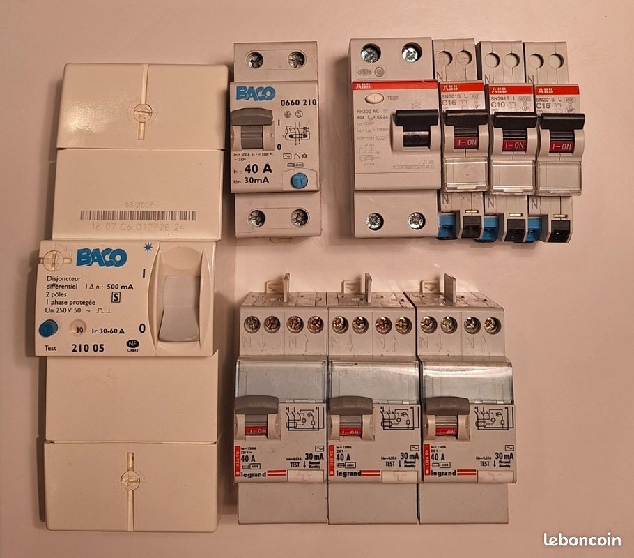 Lots disjoncteur neuf (image 1)