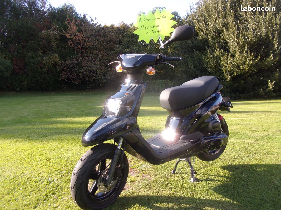 Magnifique MBK BOOSTER 12 POUCES Motos