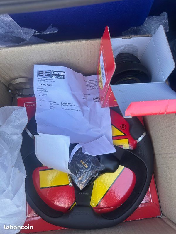 Volant Momo Nero 350mm complet (image 3)