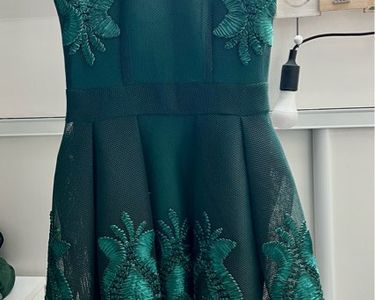 Robe Maje En Laine Verte – Taille 38 – Occasion Comme Neuve – Style élégant