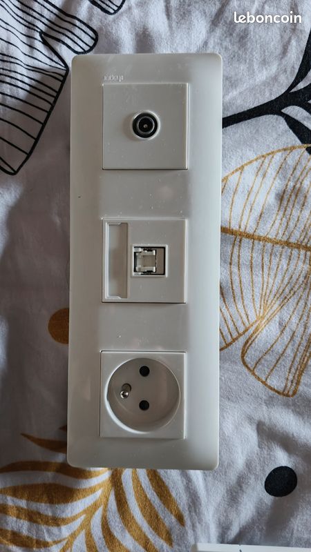 Prises triple hager (image 1)