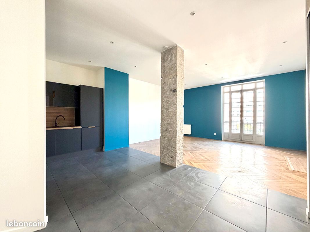 Appartement 5 pièces 103 m² · à Saint-Étienne · 103 m² · 900 €