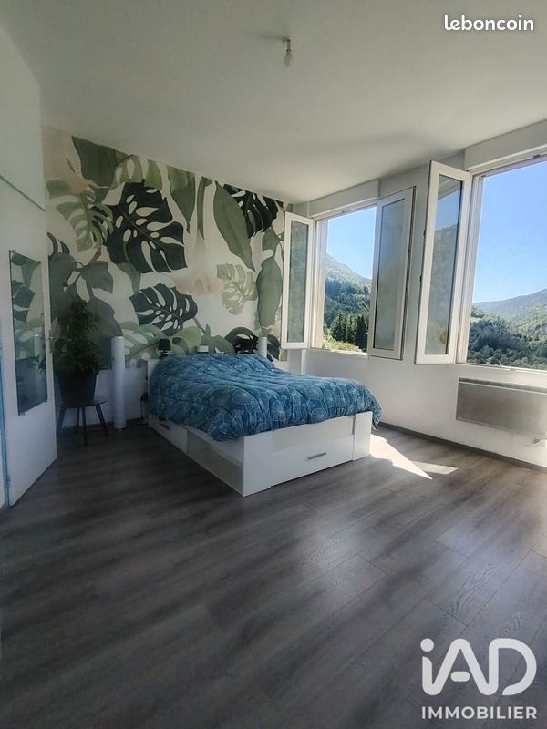 Appartement 8 pièces 205 m² · à Saint-Claude · 205 m² · 118 000 €
