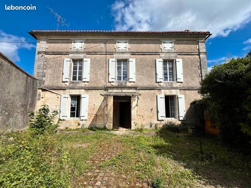 Maison 9 pièces 180 m² · à Dirac · 180 m² · 129 600 €