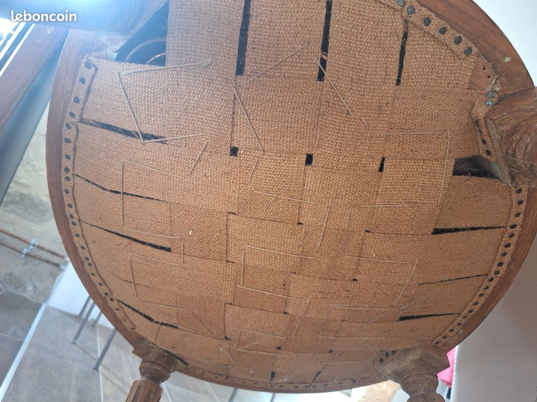 Paire de fauteuils Louis XVI (image 4)