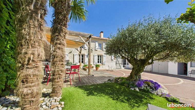 Maison 8 pièces 242 m²