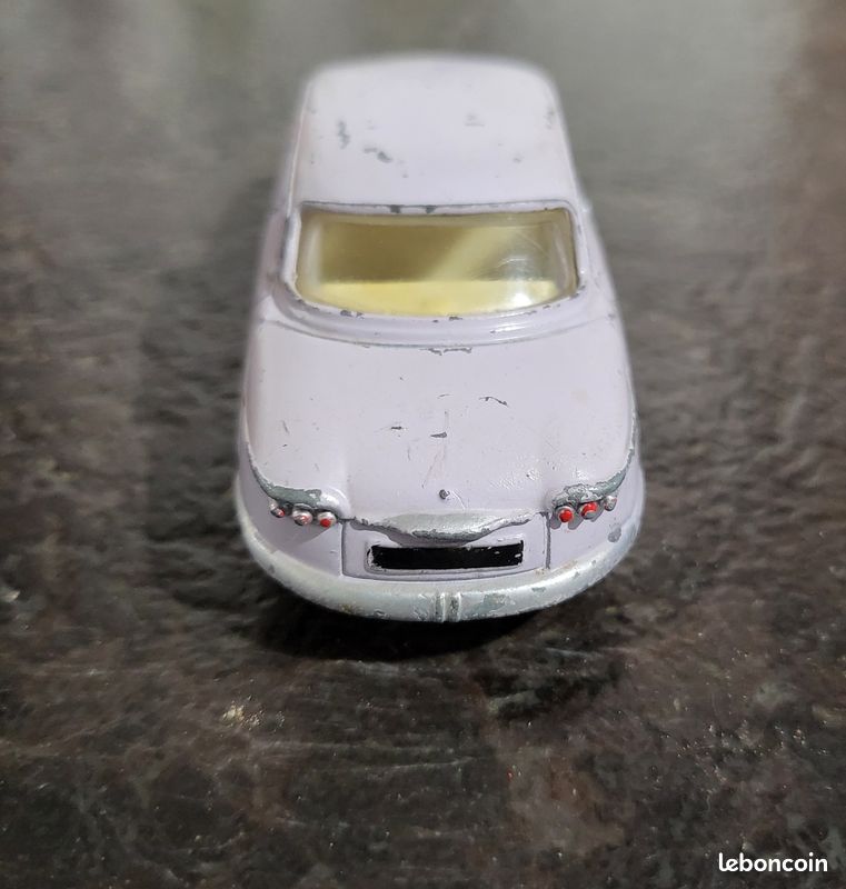 Dinky Toys - échelle 1/43 - numéro 547 - Panhard PL17