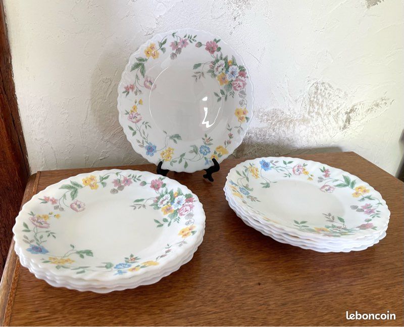 10 assiettes à dessert Arcopal à fleurs (image 1)